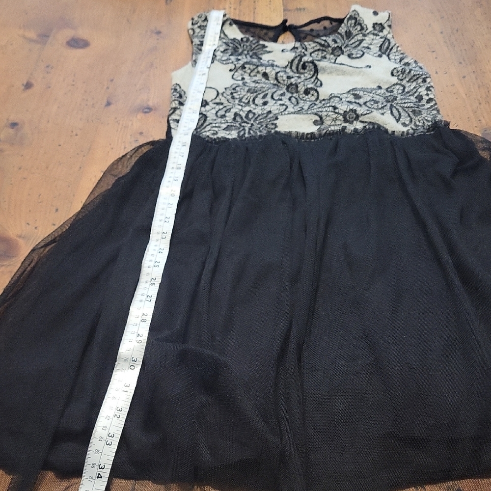 Elegant Knit & Tulle Dress - Picture 4 of 7